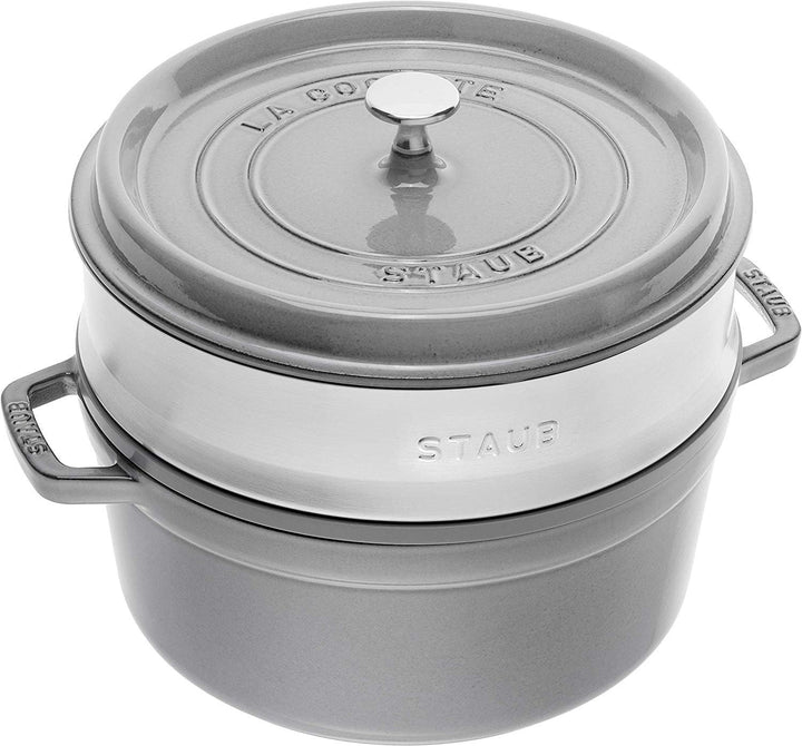 STAUB Gusseisen Bräter/Cocotte, Mit Dämpfeinsatz Aus Edelstahl, Rund 26 Cm, 5,2 L, Aromaregen Funktion Für Optimale Befeuchtung, Für Alle Herdarten Inkl. Induktion & Backofen, Kirschrot, Rot